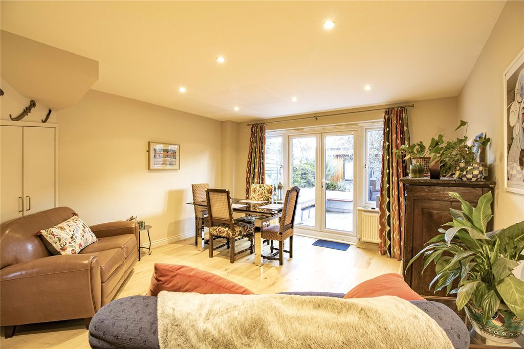 Property photo 2 of 11 Living/Dining Room