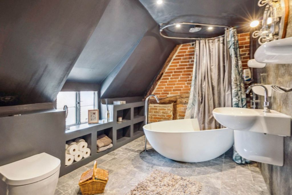 Property photo 3 of 25