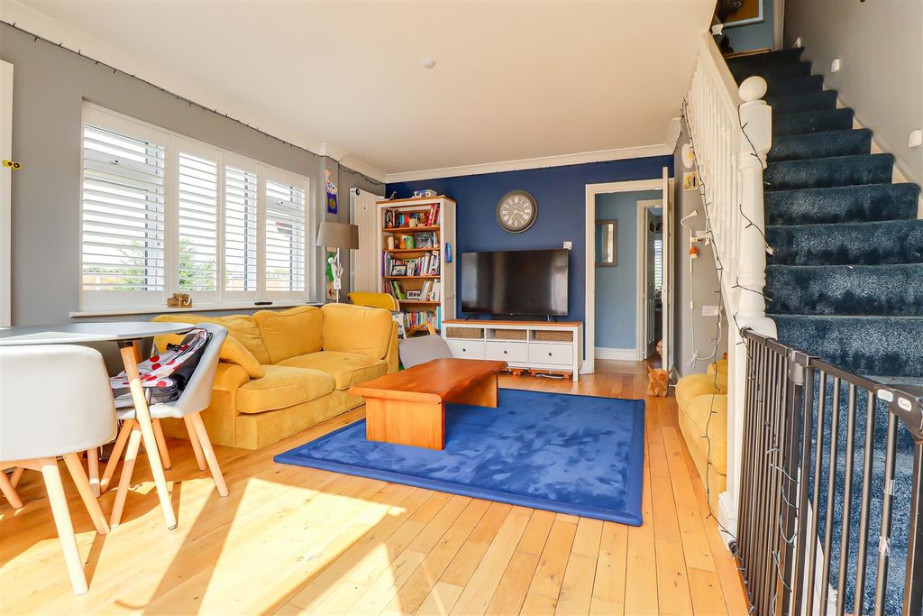 Property photo 3 of 23