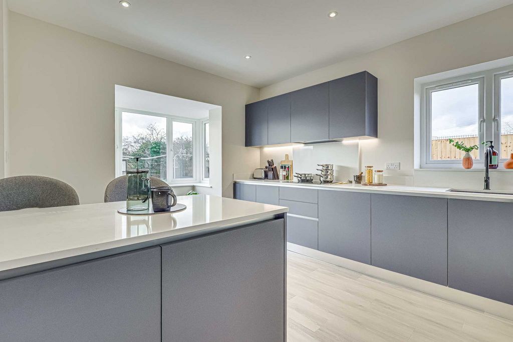 Property photo 2 of 37