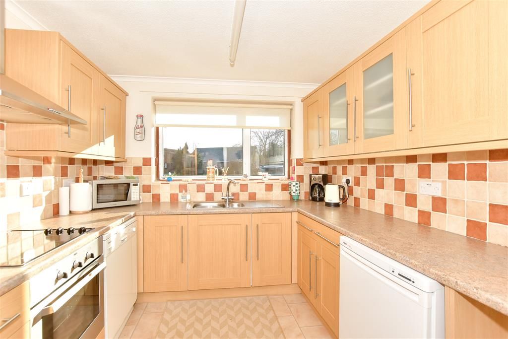 Property photo 3 of 8 Kitchen