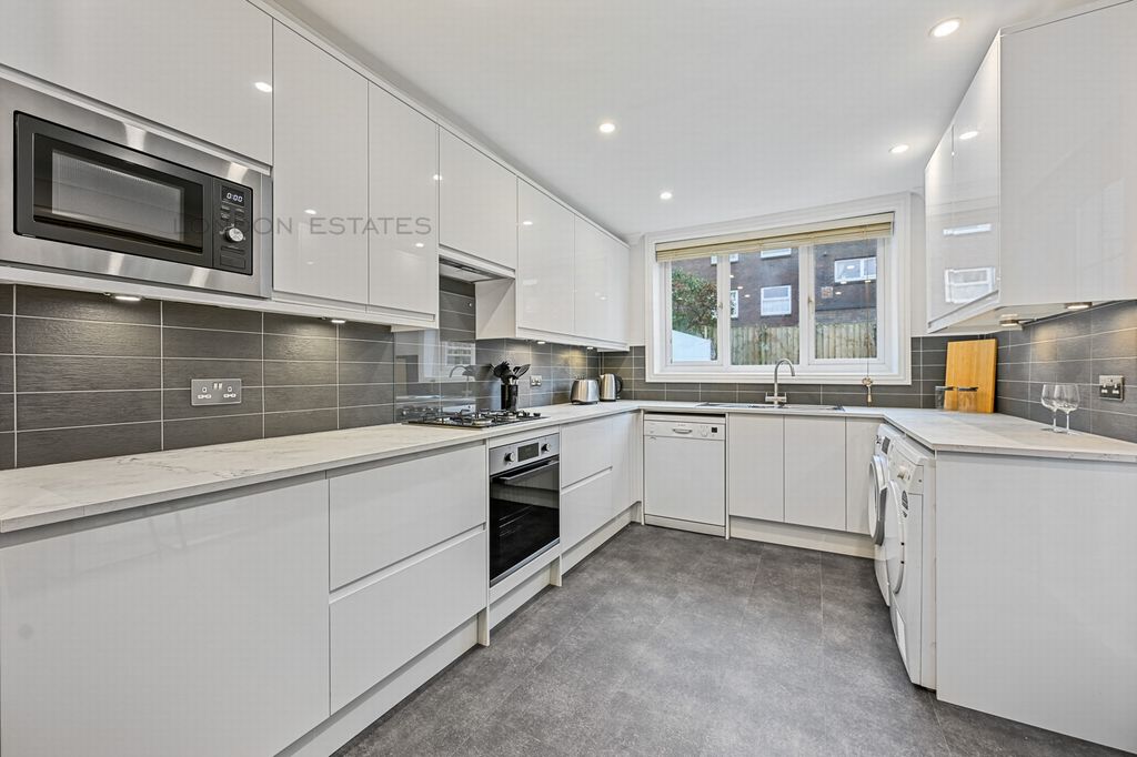 Property photo 1 of 12 Photo 9