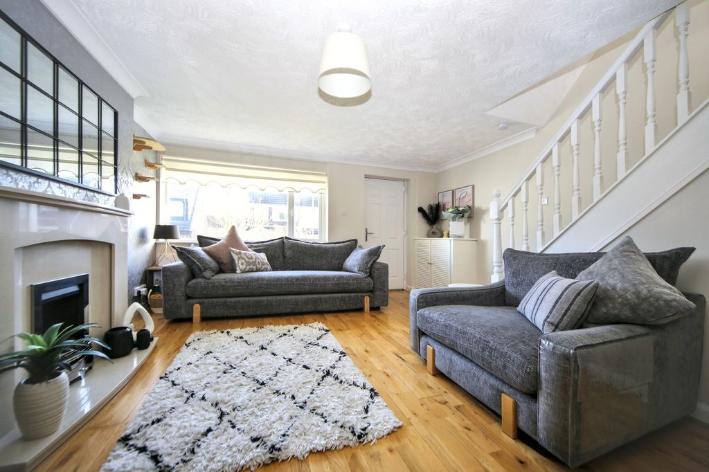 Property photo 2 of 23