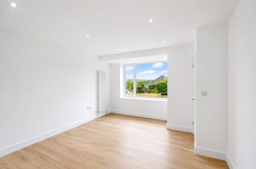 Property photo 2 of 17 4