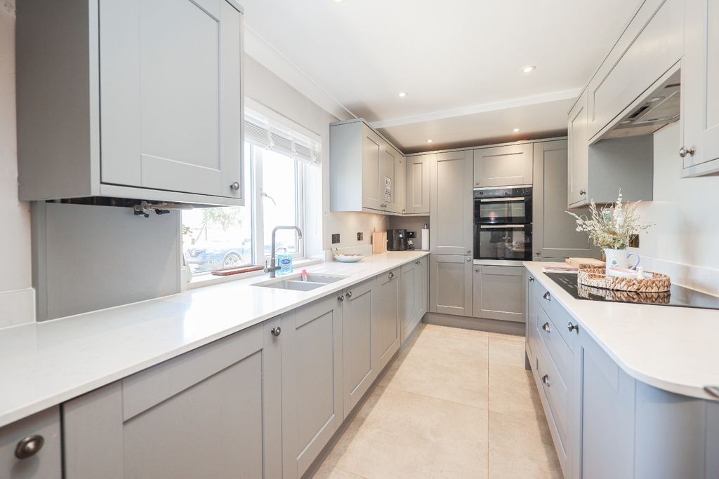 Property photo 2 of 18 4734691