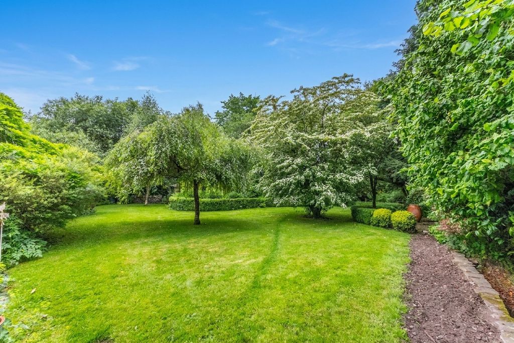 Property photo 2 of 36