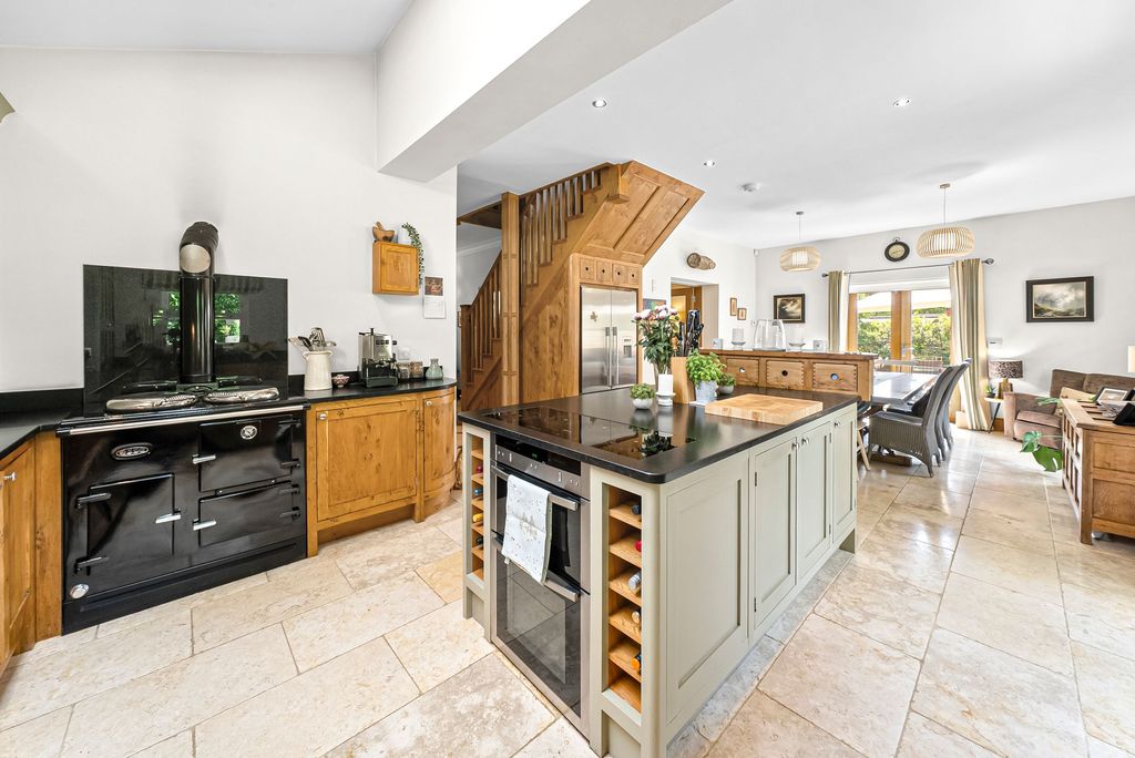 Property photo 2 of 59