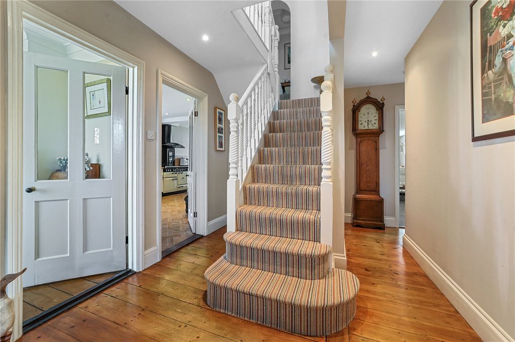 Property photo 2 of 34 Entrance Hall