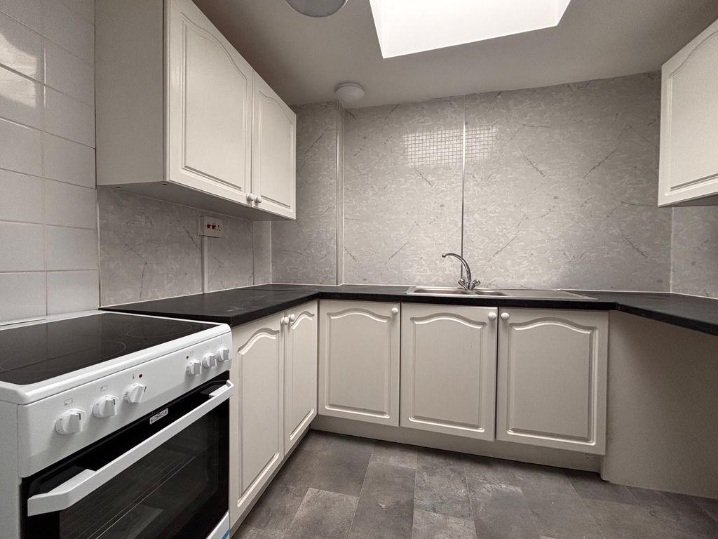 Property photo 1 of 6 Kitchen