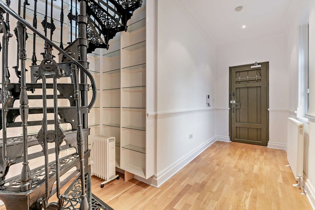 Property photo 2 of 23