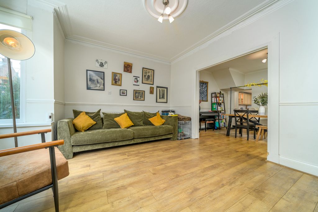 Property photo 3 of 19 Lounge-3