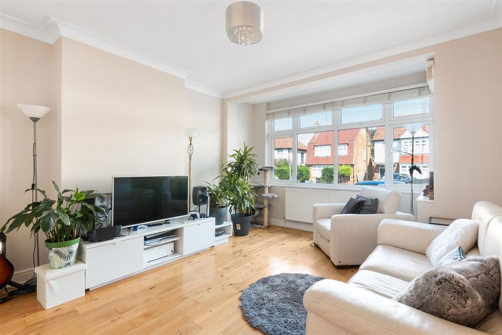 Property photo 2 of 12 Maycross Avenue