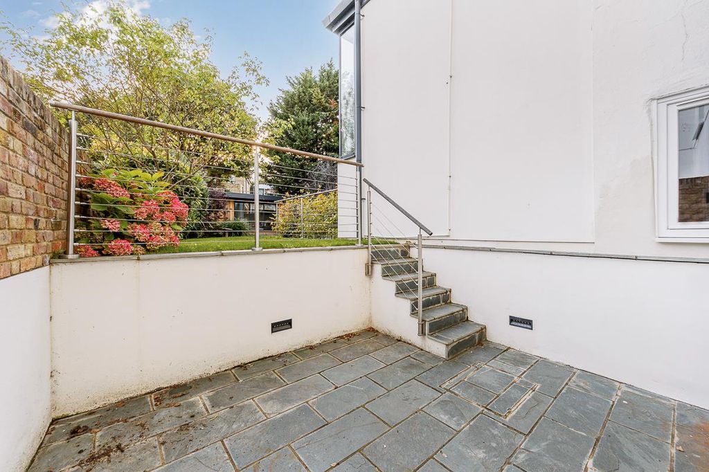 Property photo 3 of 10