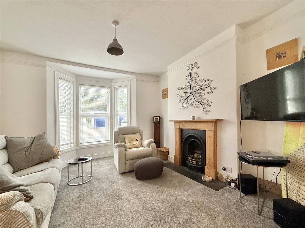 Property photo 2 of 23 Living  Room.Jpeg