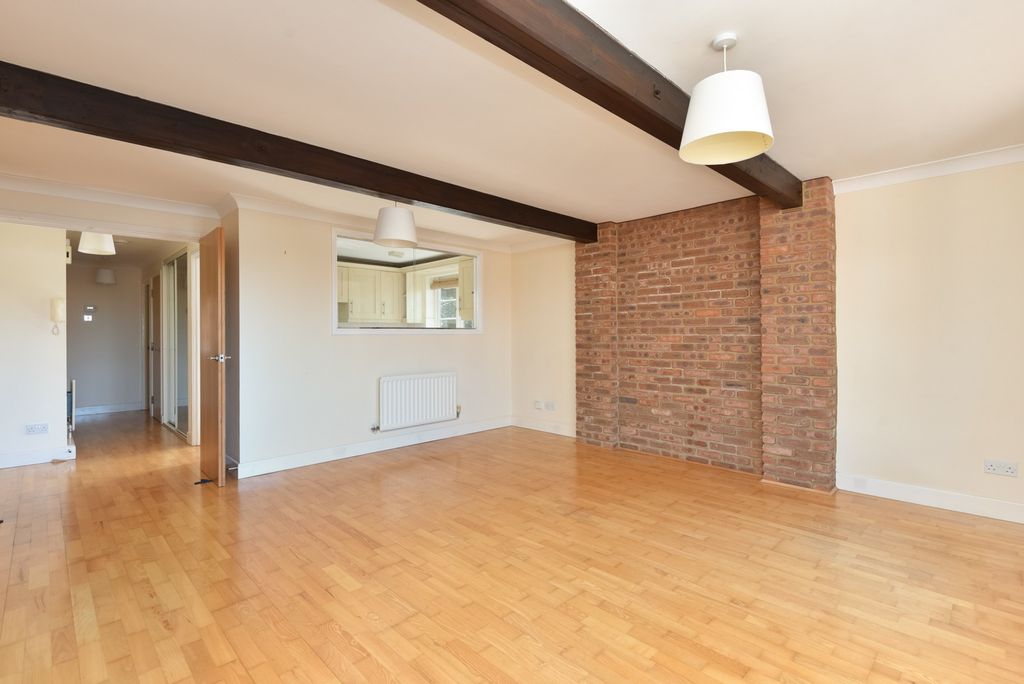 Property photo 2 of 8 2279895