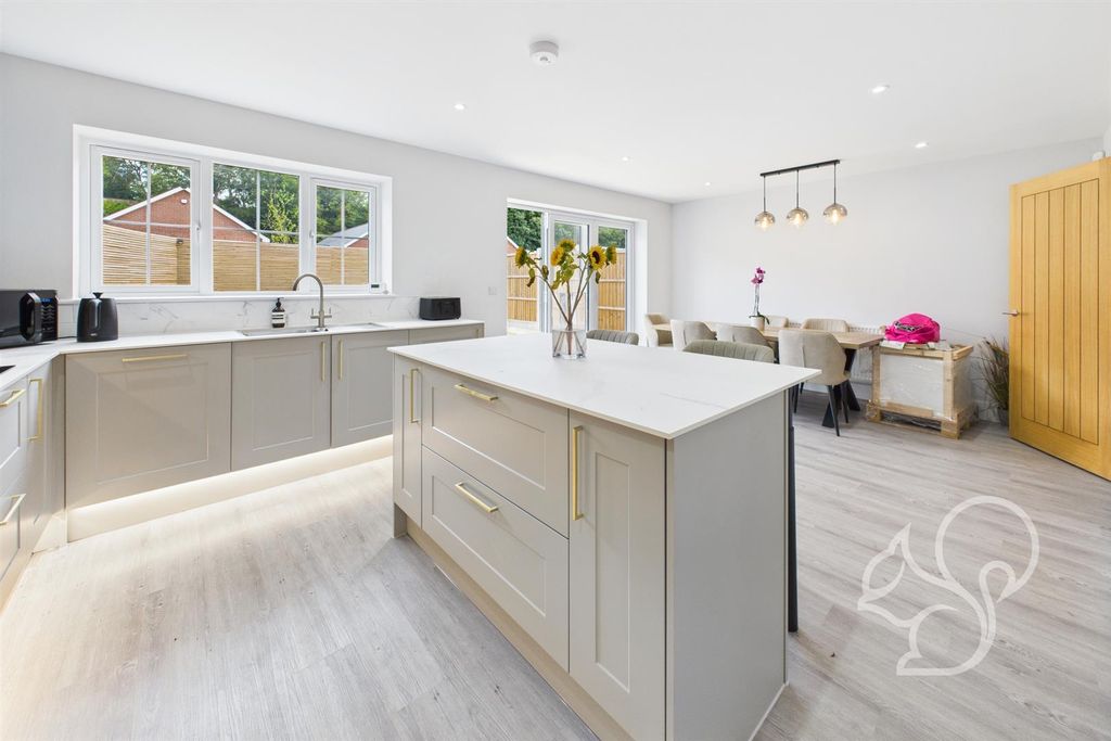 Property photo 2 of 19 Kitchen