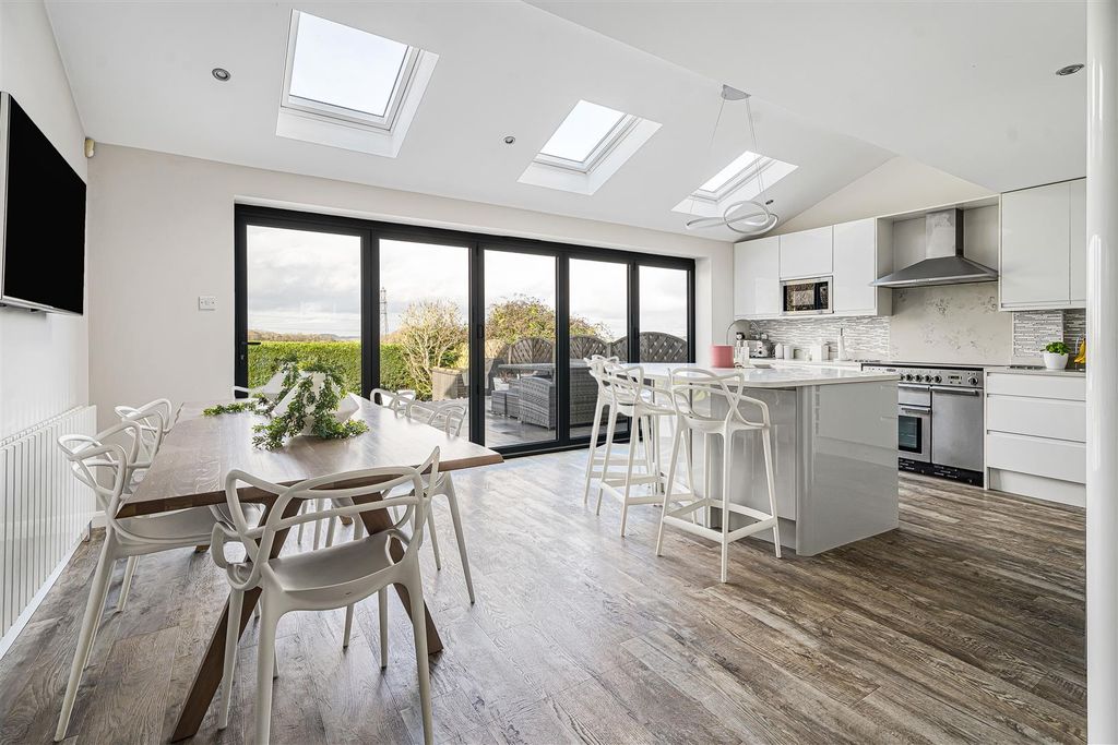 Property photo 2 of 29 33_72428.Jpg