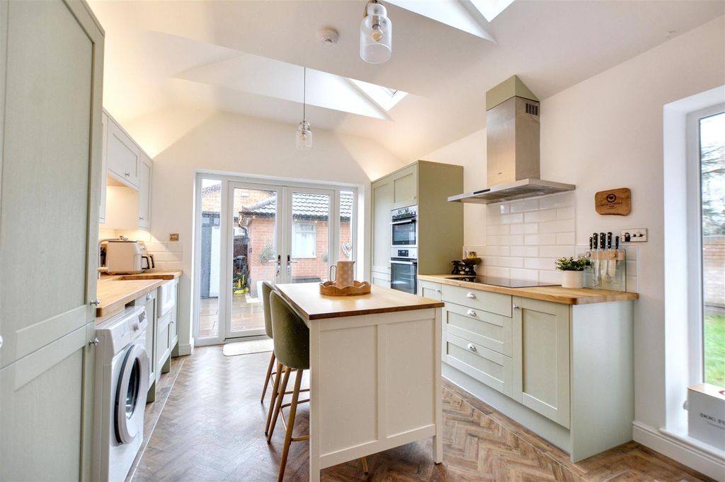 Property photo 3 of 18 Dining Kitchen