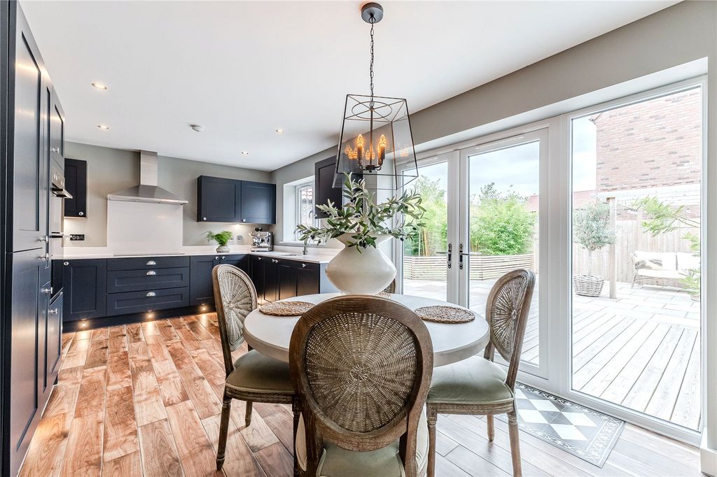 Property photo 2 of 22 Picture No. 23