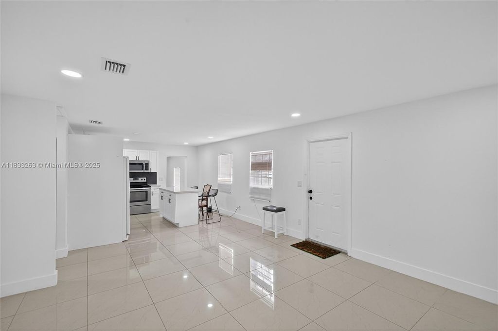 Property photo 3 of 38 <Alttext/>
