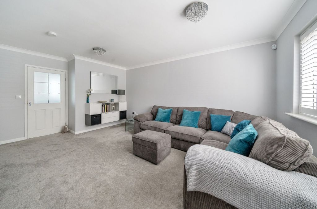 Property photo 2 of 16 Sitting Room