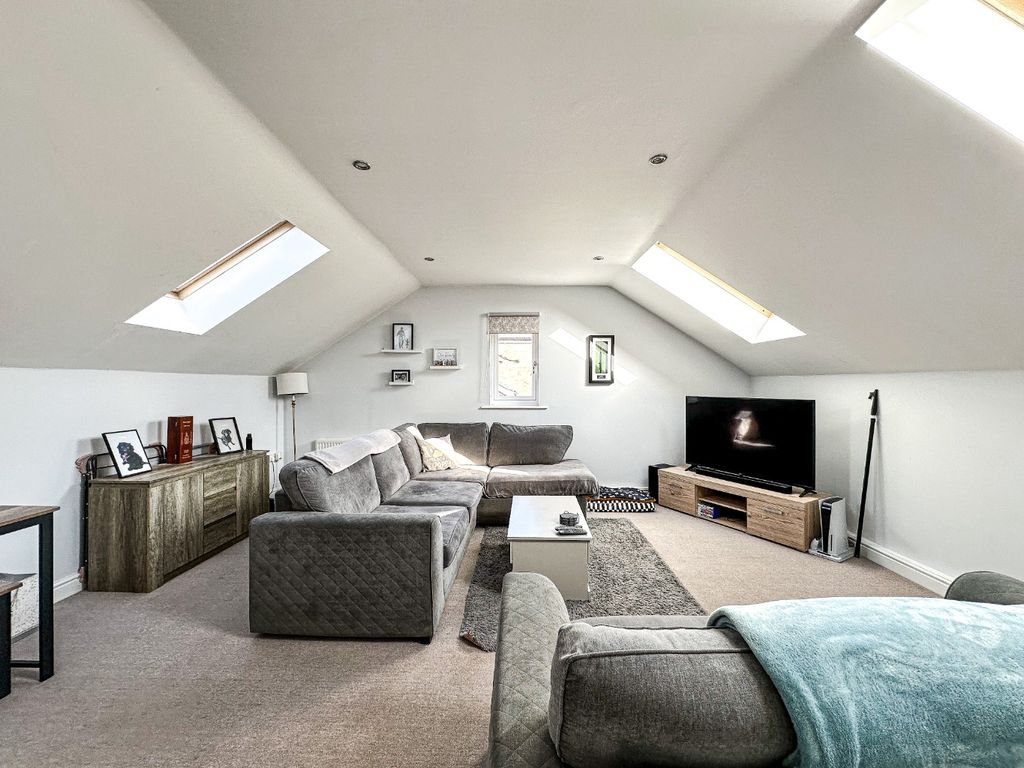 Property photo 3 of 12 4926317