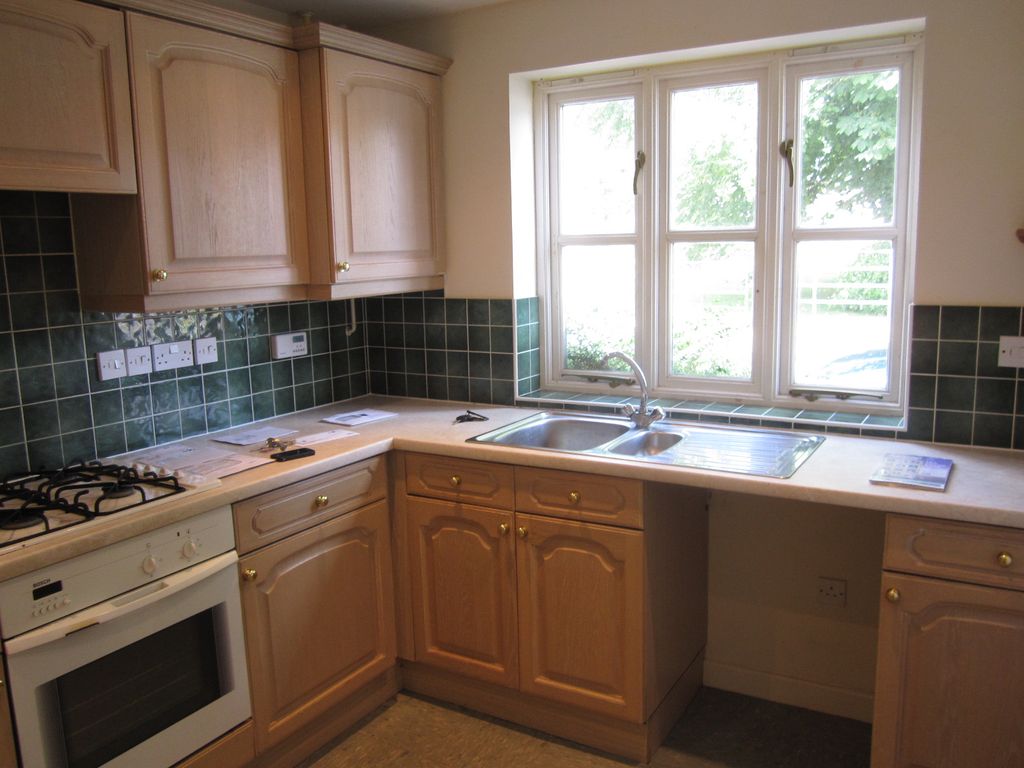 Property photo 3 of 11 Kitchen