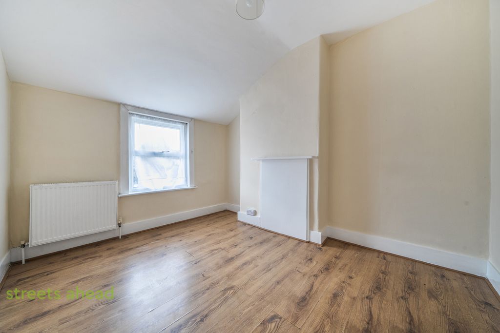 Property photo 3 of 16 6981c4Eb-5037-470...