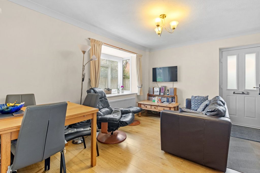 Property photo 3 of 12 Lounge