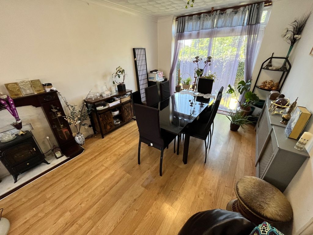 Property photo 3 of 12 3900284