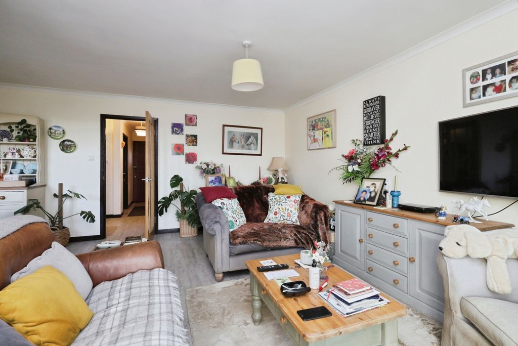 Property photo 3 of 17 Pbox-Img.Jpg