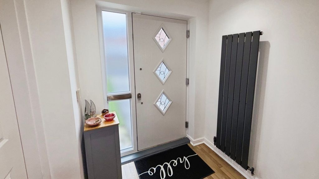 Property photo 2 of 26 Entrance Hall