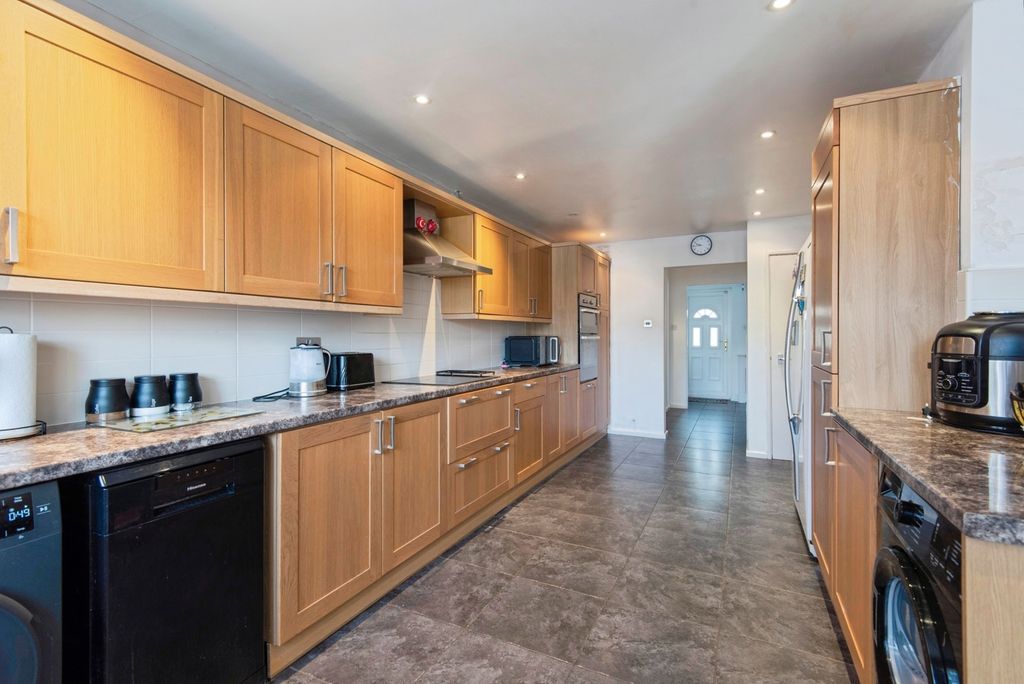 Property photo 2 of 17 Kitchen