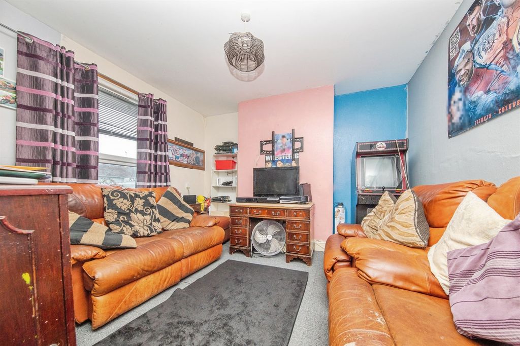 Property photo 2 of 17