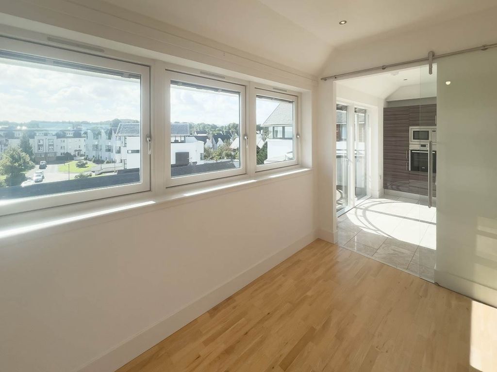 Property photo 3 of 11 122 1