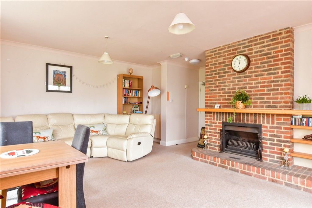 Property photo 3 of 15 Lounge