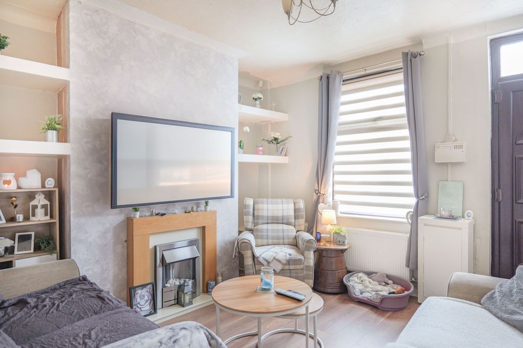 Property photo 2 of 21