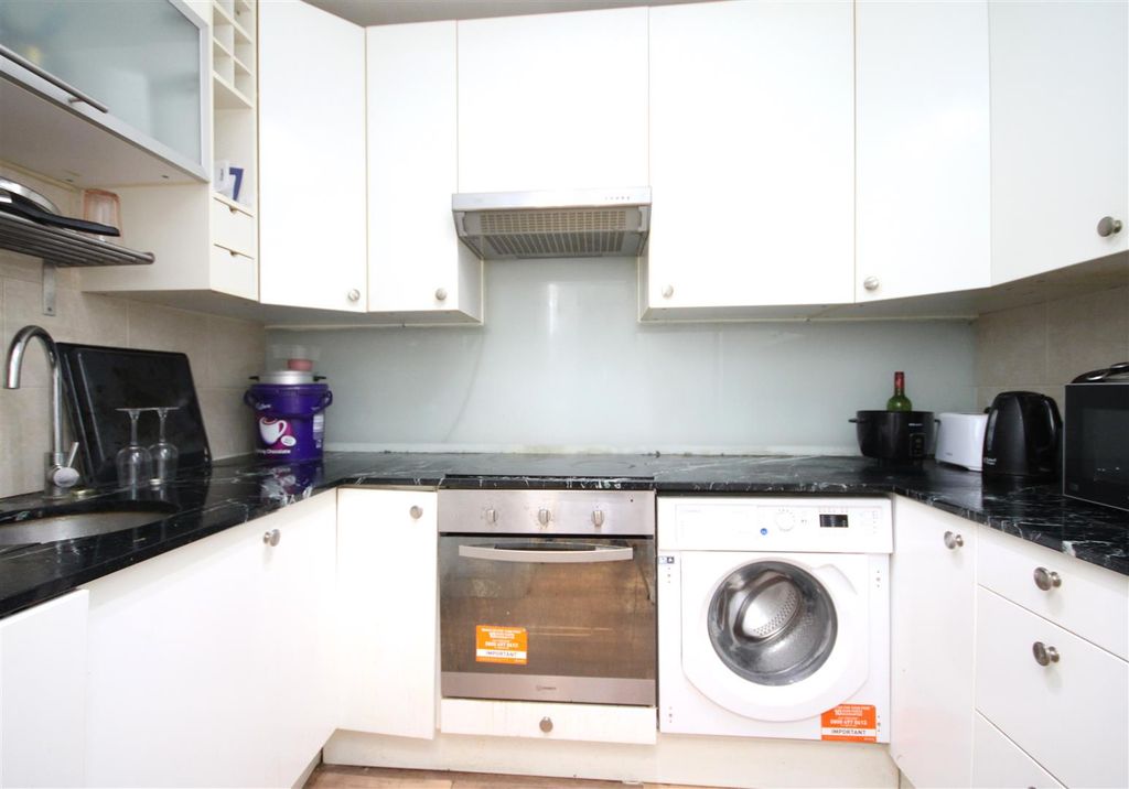 Property photo 3 of 10 Kitchen.Jpg