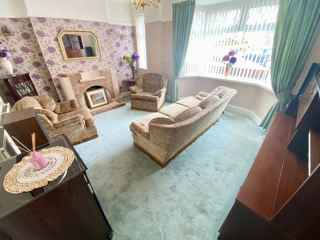 Property photo 2 of 13 Lounge