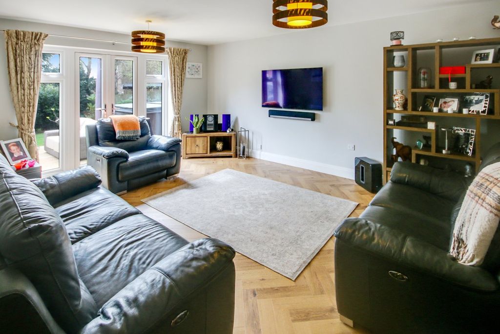 Property photo 3 of 28