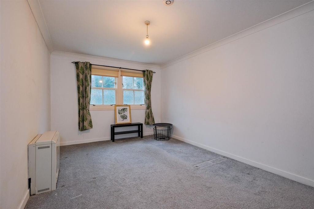 Property photo 2 of 11 Lounge