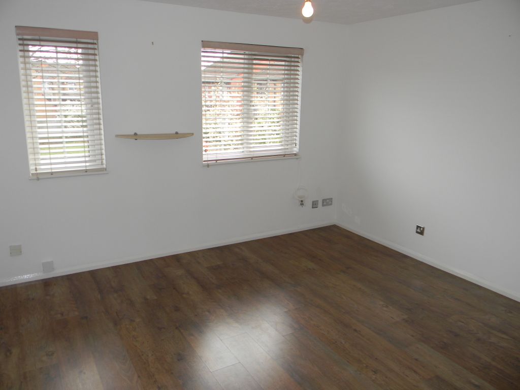 Property photo 2 of 6 Photo 4