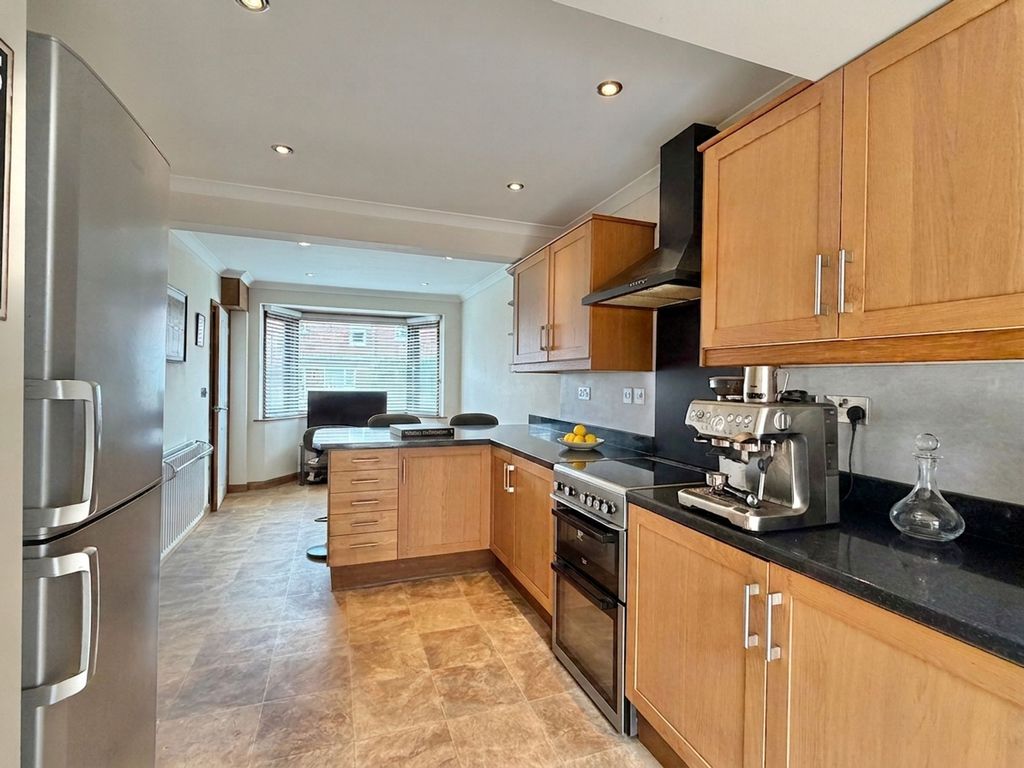 Property photo 3 of 15 Dining Kitchen