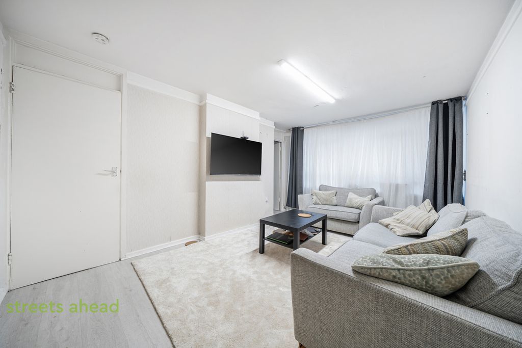 Property photo 1 of 8 Ad361880-Ca87-4c1...