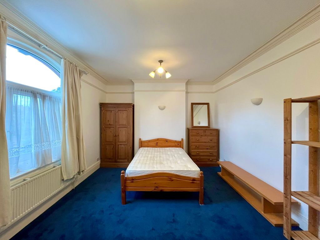 Property photo 1 of 12 Bedroom