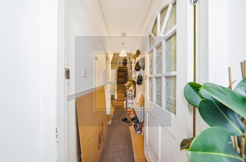 Property photo 2 of 34