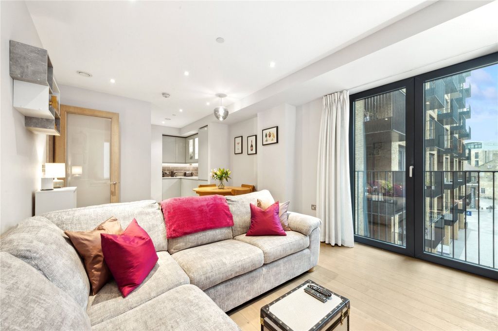 Property photo 1 of 10 Reception Room