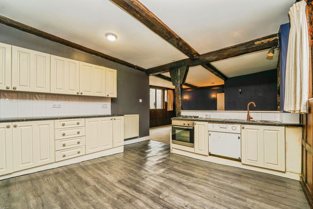 Property photo 2 of 18 Kitchen