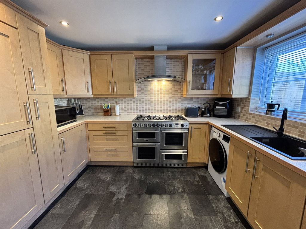 Property photo 2 of 27 Picture No. 22