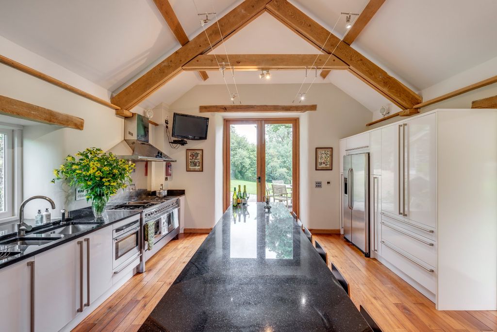 Property photo 2 of 23 Coombe Farm Barns